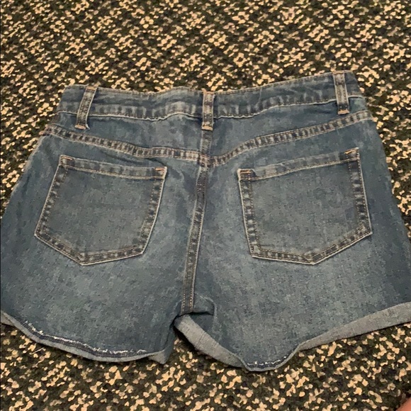 Shorts - Picture 3 of 3